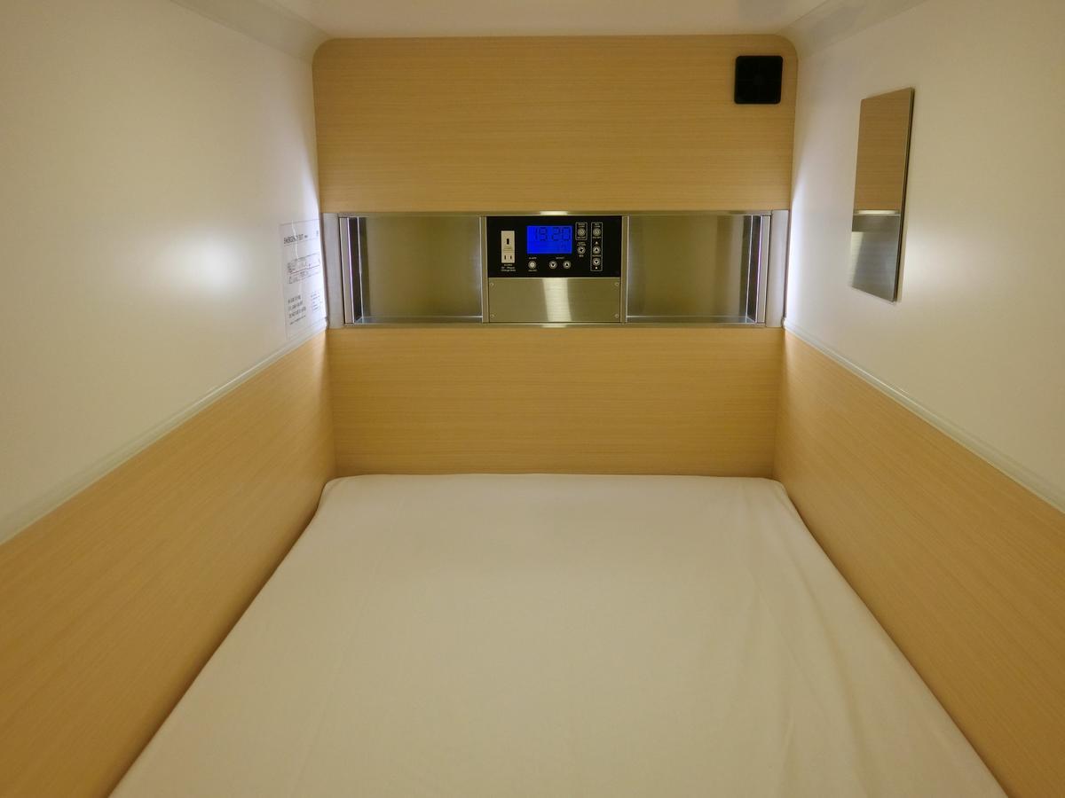 Capsule Hotel Valie Ebisucho Osaka Exterior foto